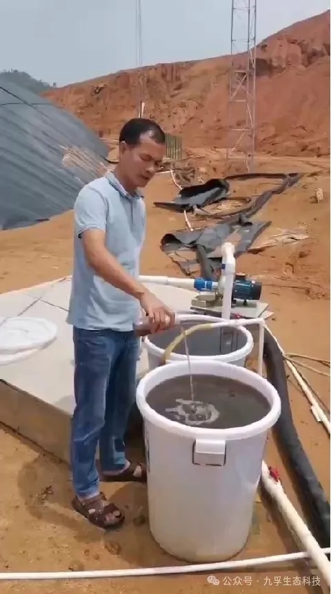 DƬ